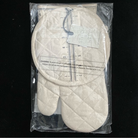 Oven Mitt Set - Picture 1 of 4